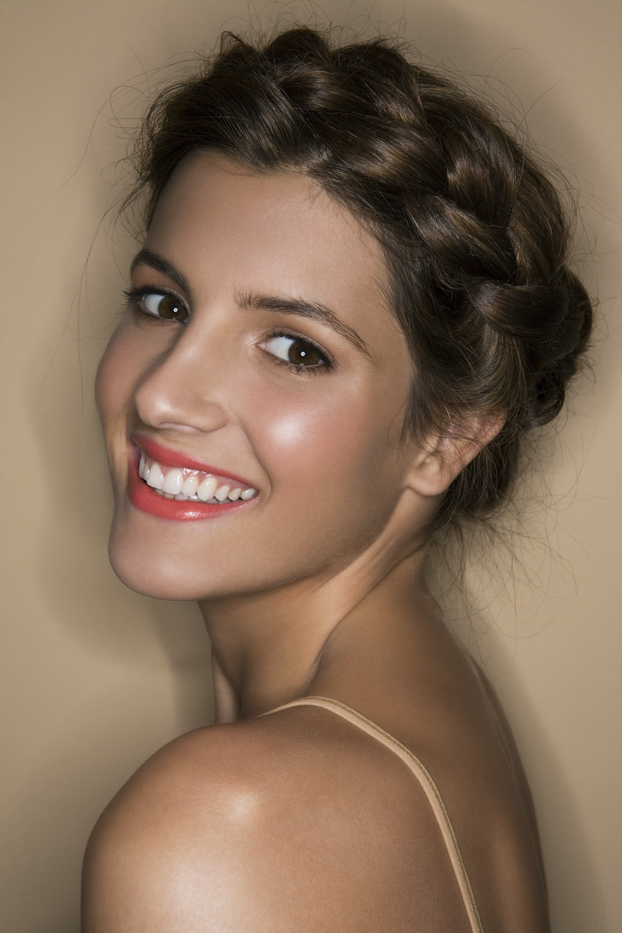 La couronne tressée une coiffure parfaite pour les occasions spéciales comme pour le quotidien.